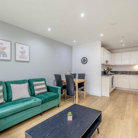 2 Bed At Slough Station & Parking - London In 20 Mins Exterior foto