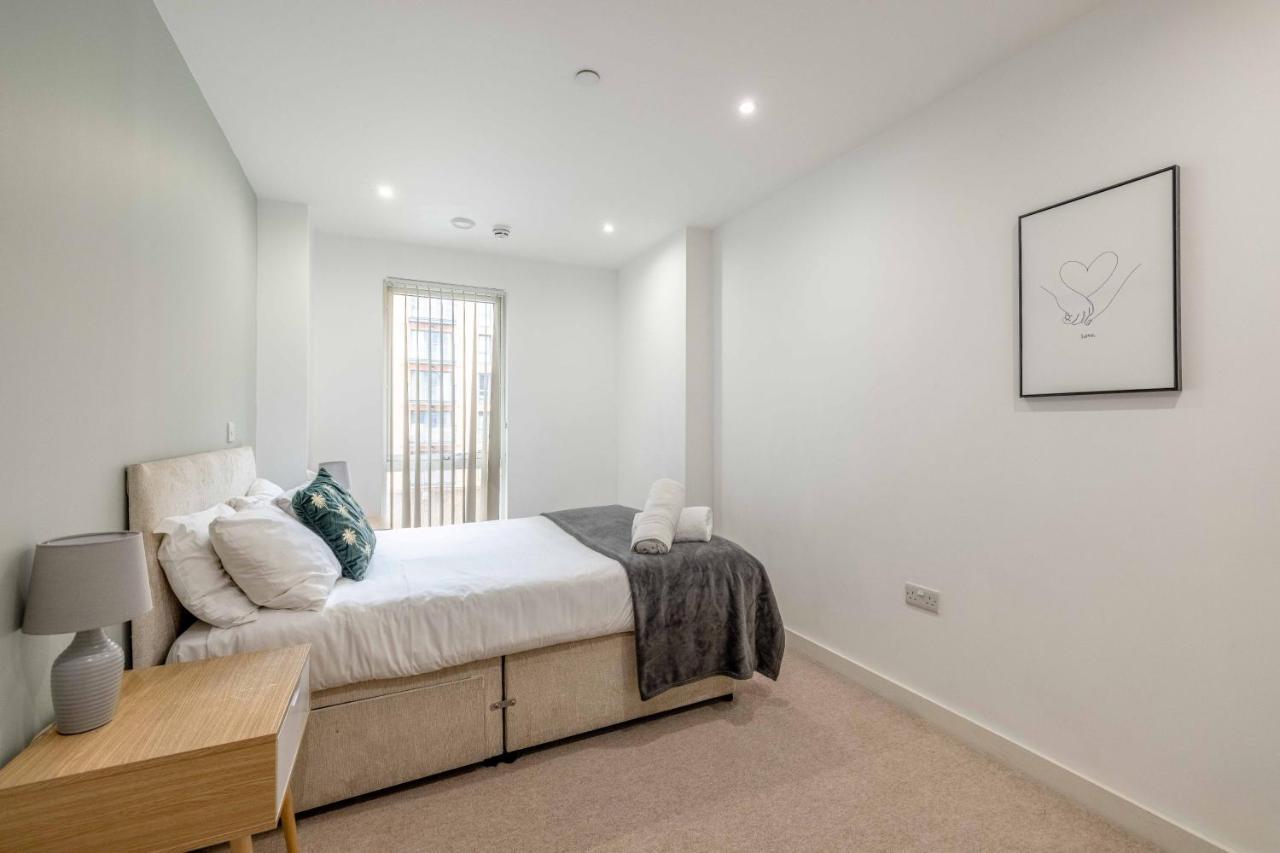 2 Bed At Slough Station & Parking - London In 20 Mins Exterior foto
