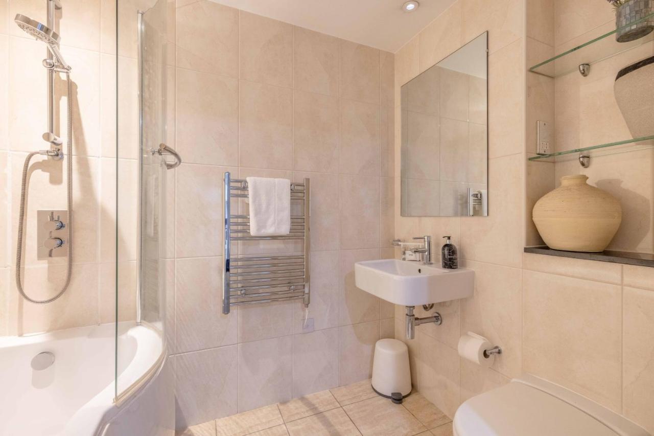 2 Bed At Slough Station & Parking - London In 20 Mins Exterior foto