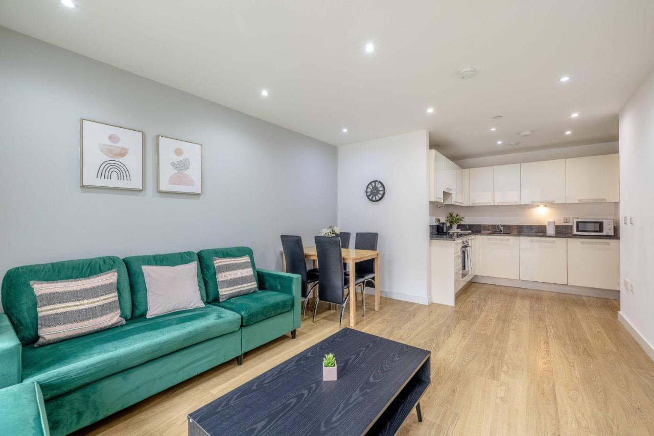 2 Bed At Slough Station & Parking - London In 20 Mins Exterior foto