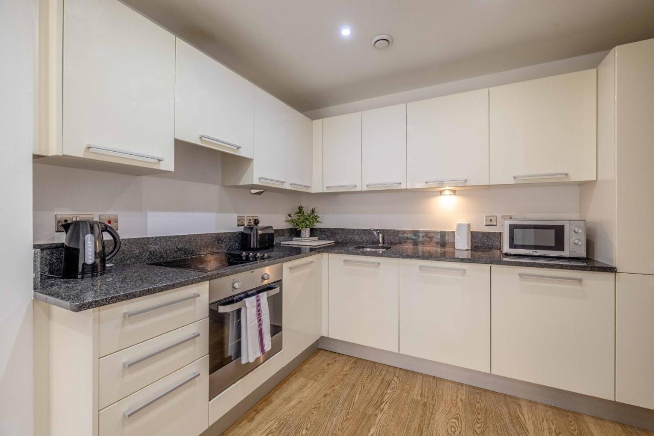 2 Bed At Slough Station & Parking - London In 20 Mins Exterior foto
