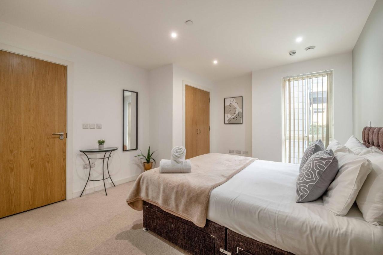 2 Bed At Slough Station & Parking - London In 20 Mins Exterior foto