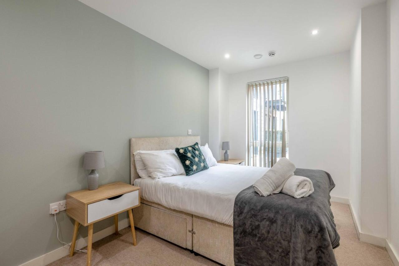 2 Bed At Slough Station & Parking - London In 20 Mins Exterior foto