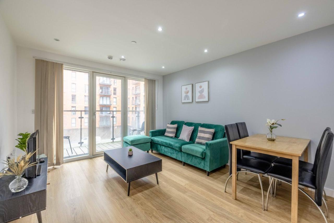 2 Bed At Slough Station & Parking - London In 20 Mins Exterior foto