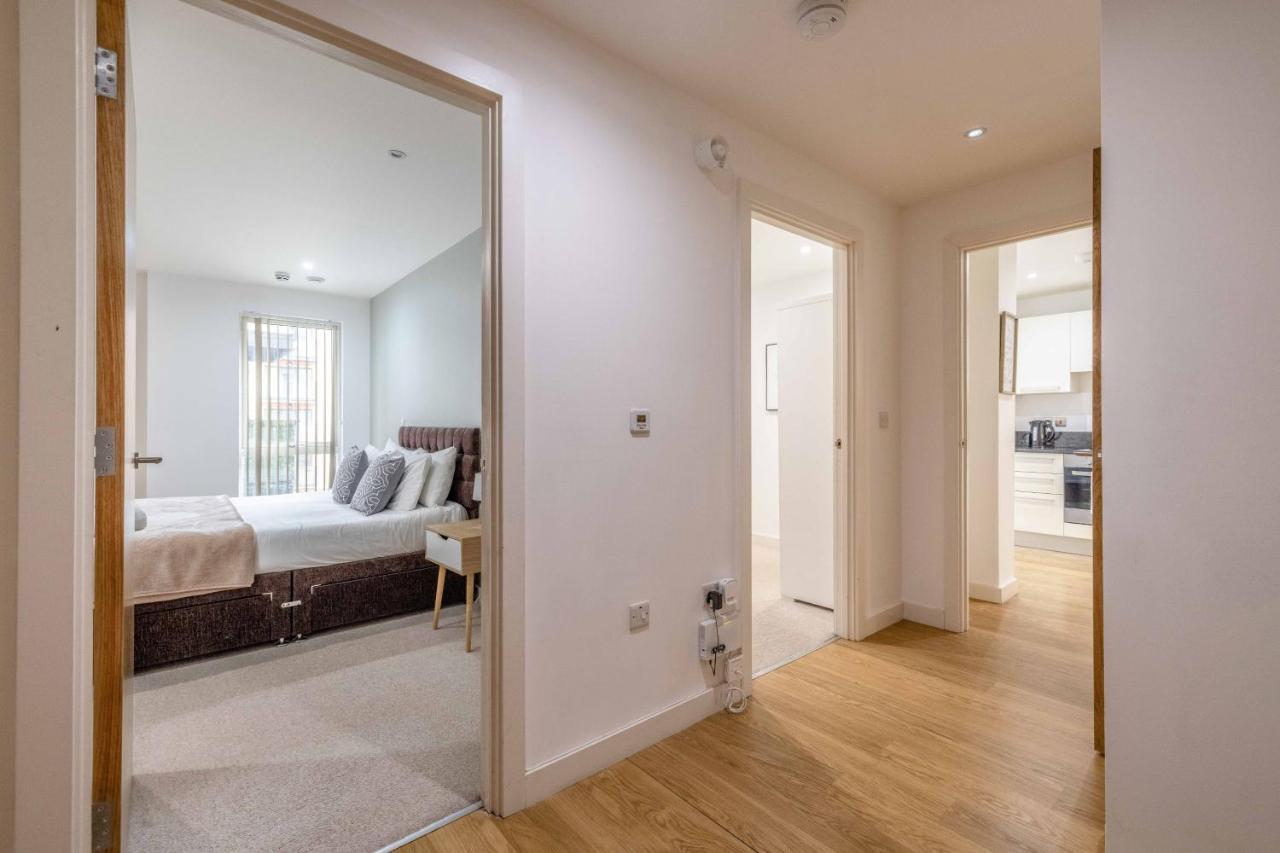 2 Bed At Slough Station & Parking - London In 20 Mins Exterior foto