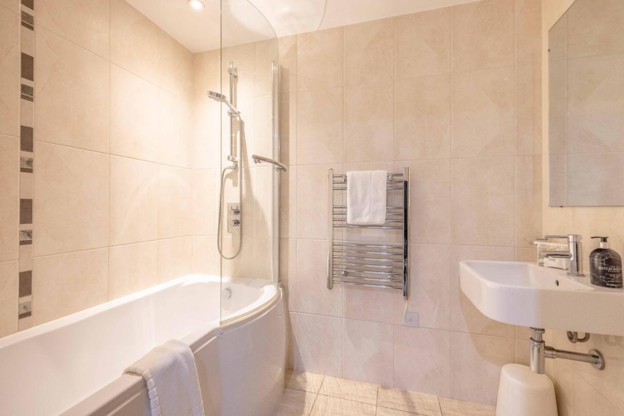2 Bed At Slough Station & Parking - London In 20 Mins Exterior foto